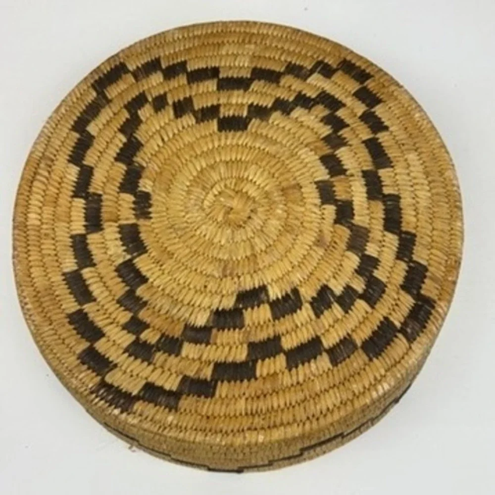SW Papago Coiled‎ Yucca Basket Tray 1960s Native American Geometric 14 in